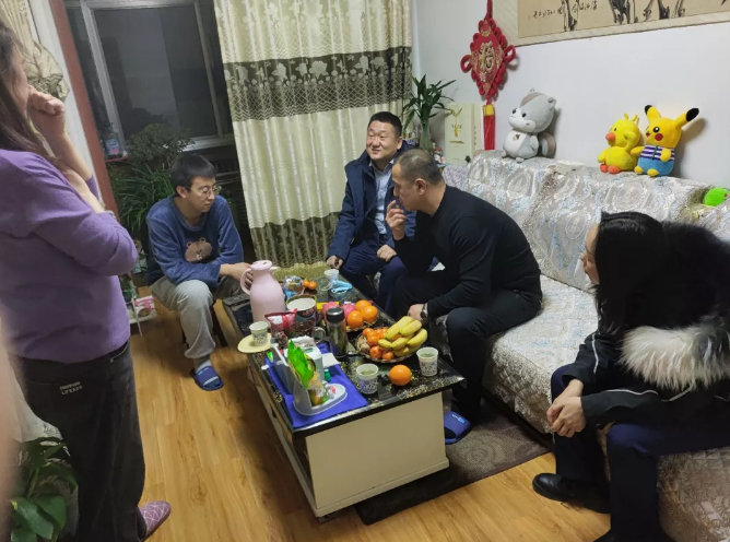 天行官方产业开发板块深入开展员工家访活动(图2)