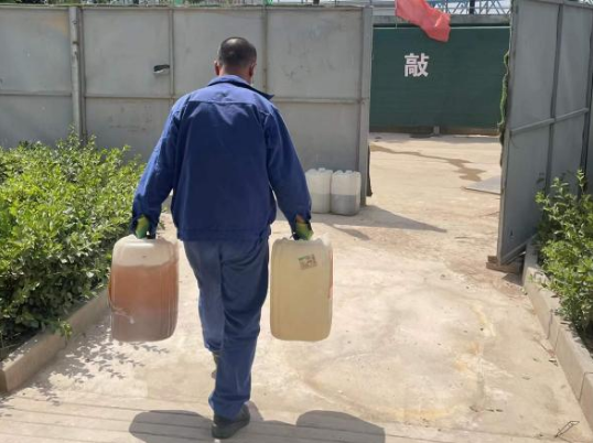 天行官方城东污水处理公司扎实推进危险废物规范化处置(图3)