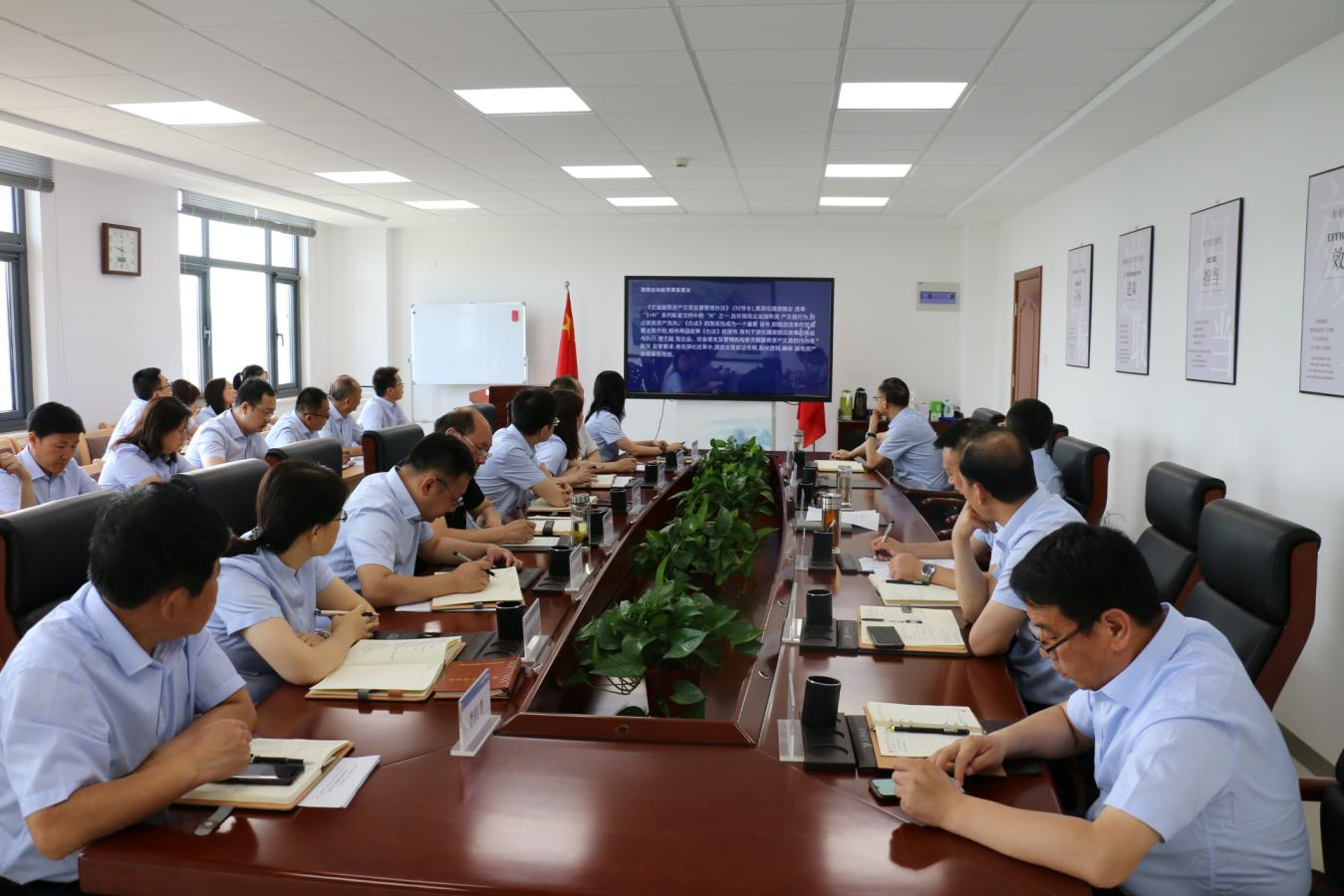 天行官方召开党委理论中心组集体学习研讨会议(图2)