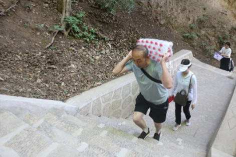 助力文旅市场 展示产投风采——天行官方组织开展员工登山比赛活动(图6)
