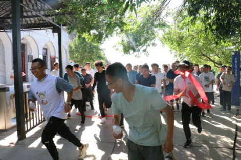 助力文旅市场 展示产投风采——天行官方组织开展员工登山比赛活动(图2)